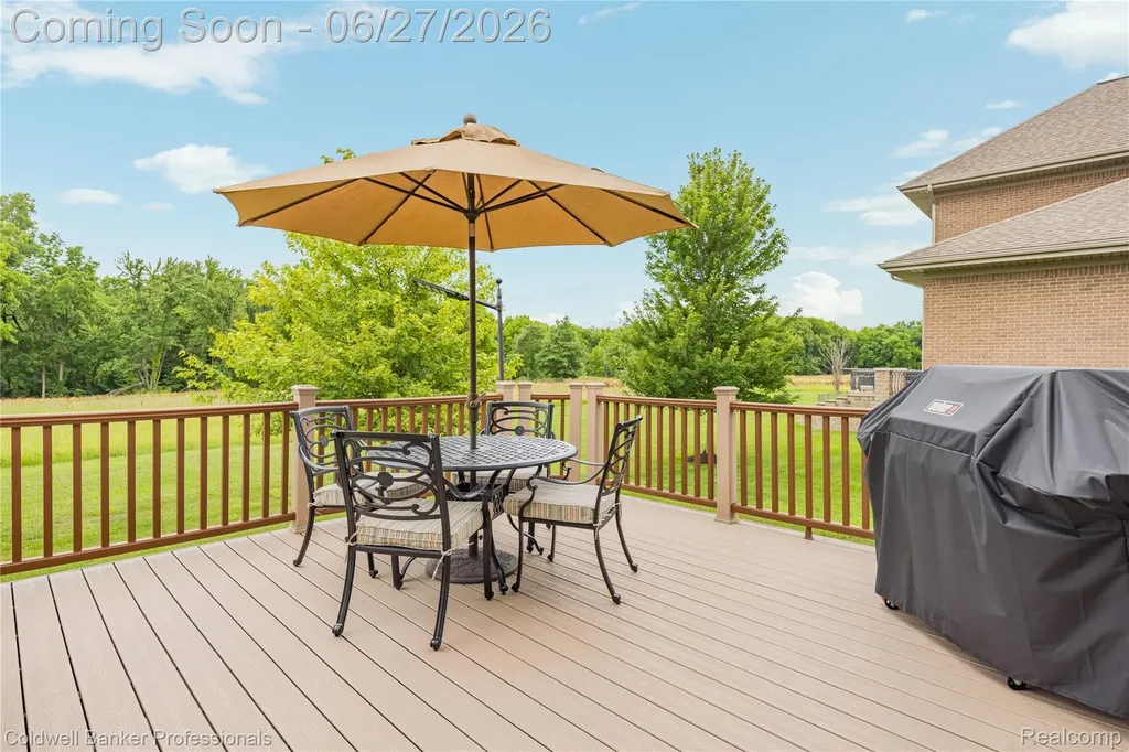 16238 Via Mera Macomb Township MI 48042