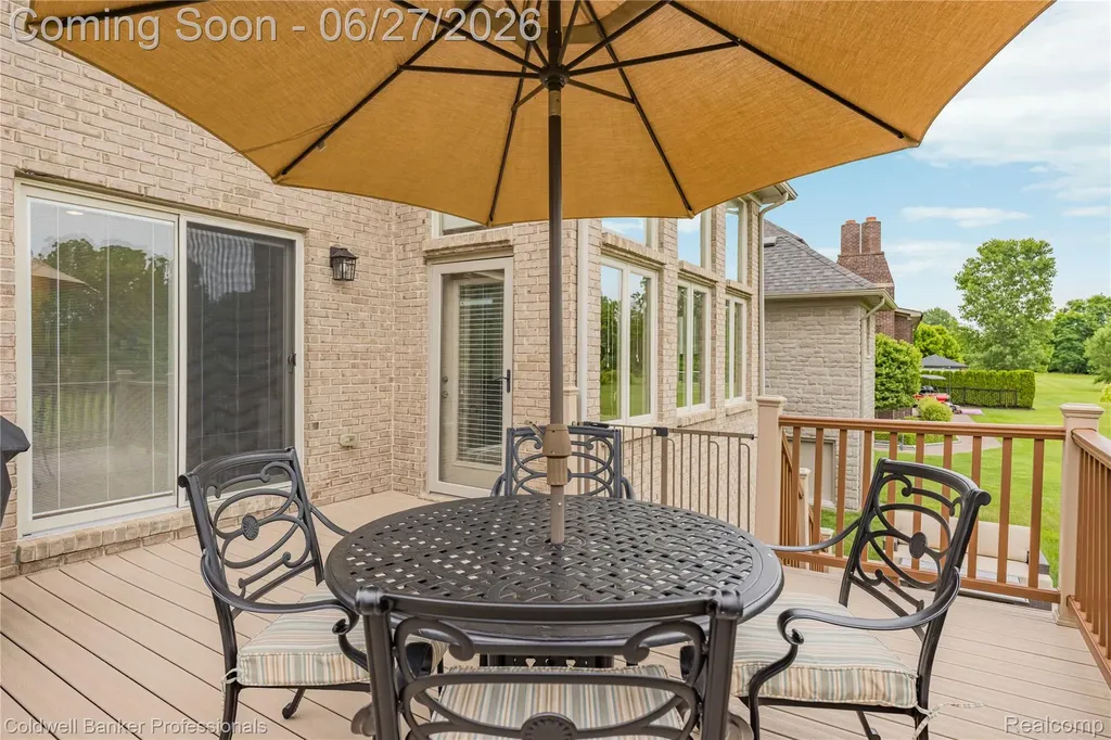 16238 Via Mera Macomb Township MI 48042