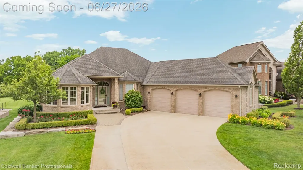 16238 Via Mera Macomb Township MI 48042