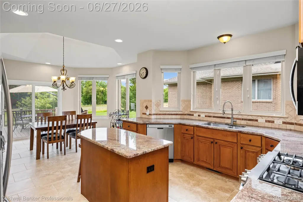 16238 Via Mera Macomb Township MI 48042