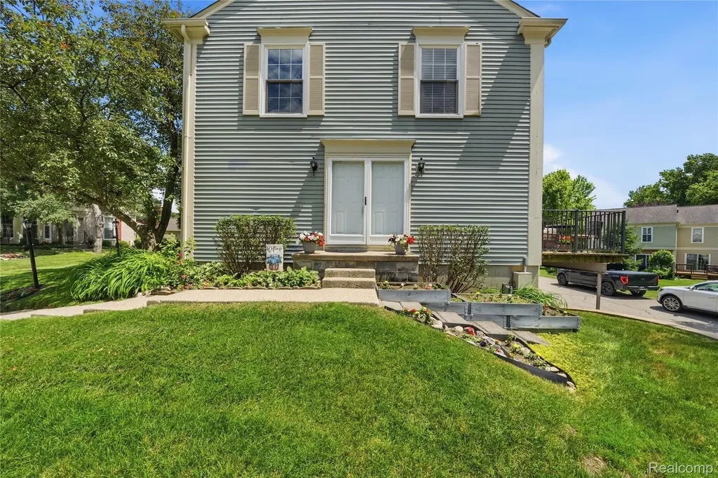 1319 Wagon Wheel Lane Rochester Hills City MI 48306