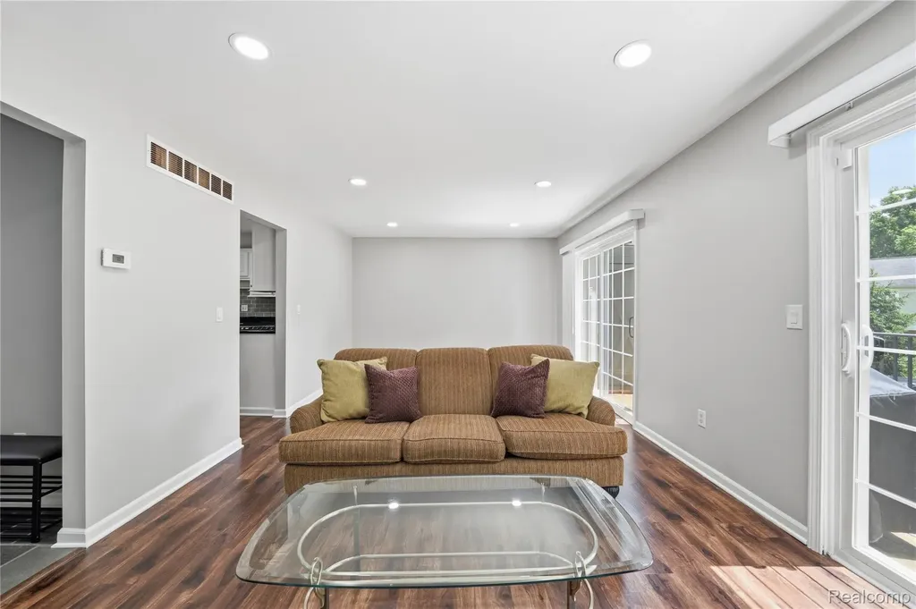 1319 Wagon Wheel Lane Rochester Hills City MI 48306