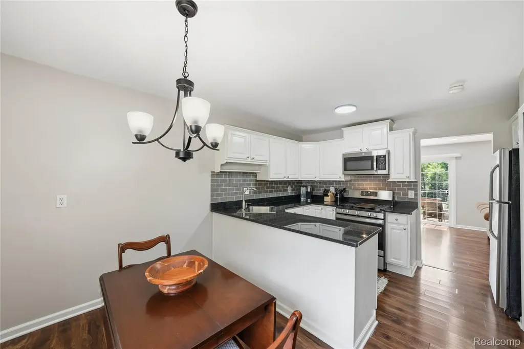 1319 Wagon Wheel Lane Rochester Hills City MI 48306