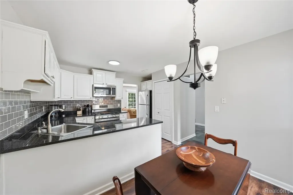 1319 Wagon Wheel Lane Rochester Hills City MI 48306