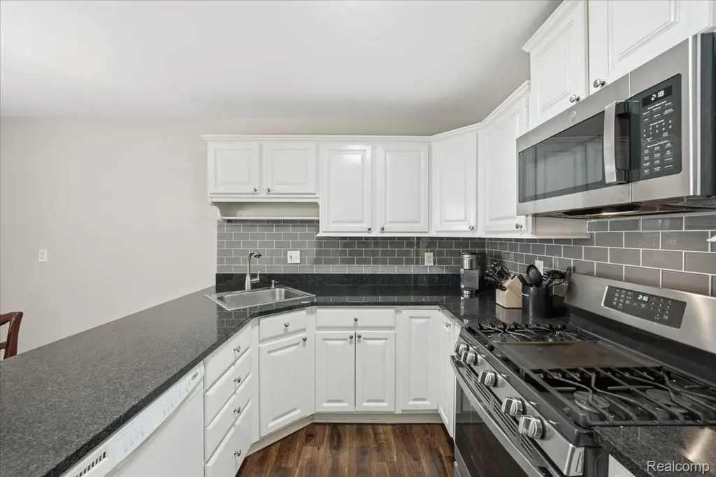 1319 Wagon Wheel Lane Rochester Hills City MI 48306