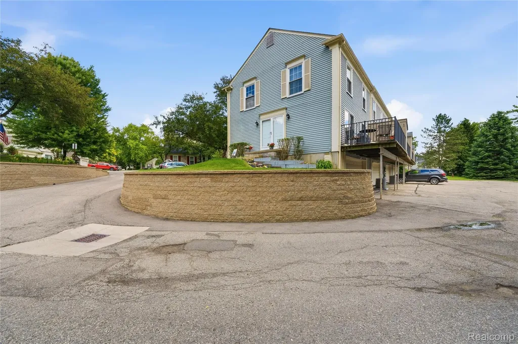 1319 Wagon Wheel Lane Rochester Hills City MI 48306