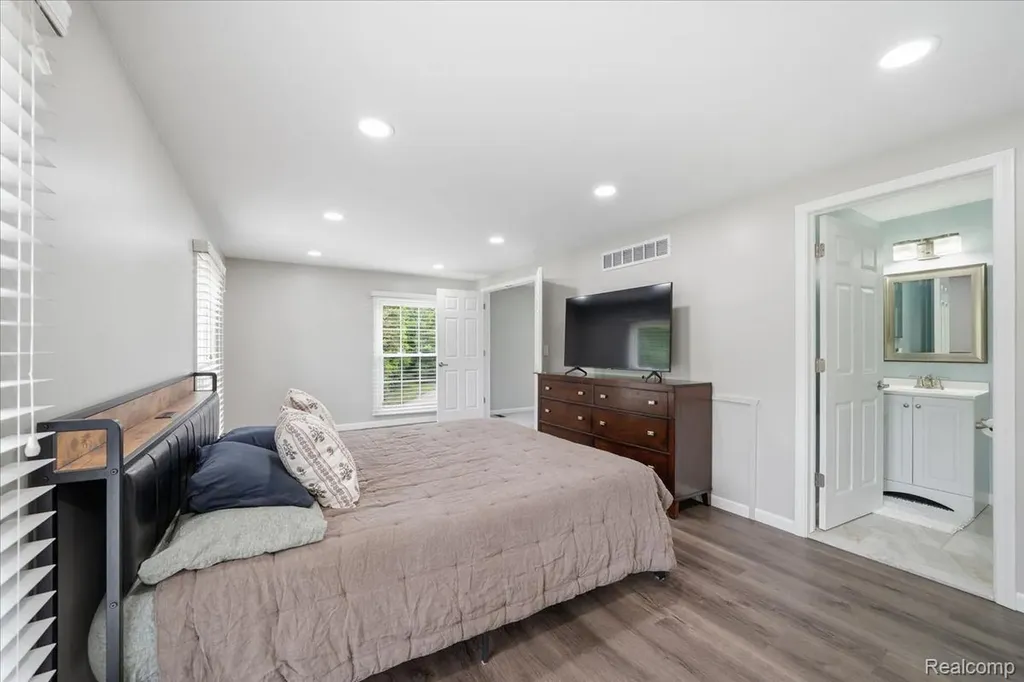 1319 Wagon Wheel Lane Rochester Hills City MI 48306