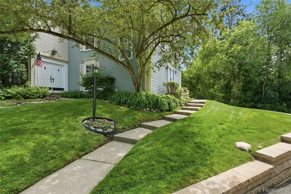 1319 Wagon Wheel Lane Rochester Hills City MI 48306