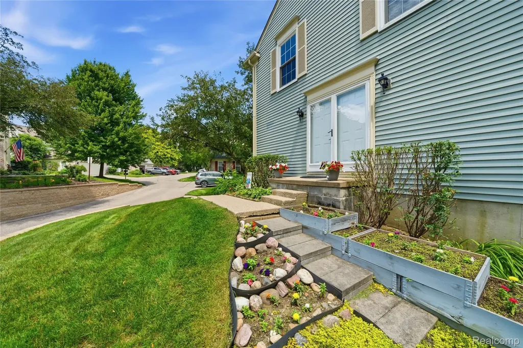 1319 Wagon Wheel Lane Rochester Hills City MI 48306