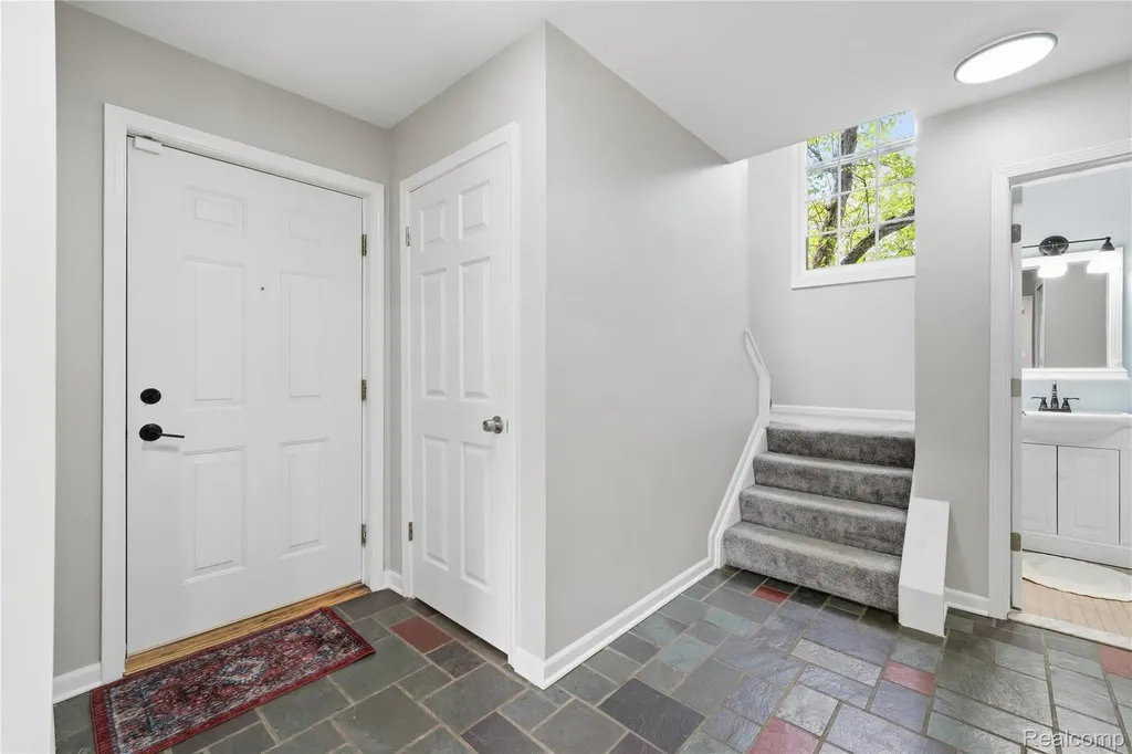 1319 Wagon Wheel Lane Rochester Hills City MI 48306