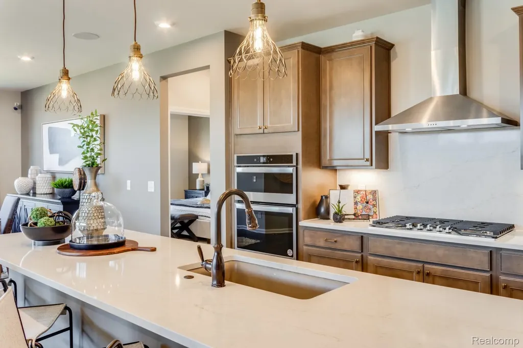 320 Dragonstone Court Lake Orion Village MI 48259