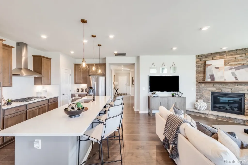 320 Dragonstone Court Lake Orion Village MI 48259