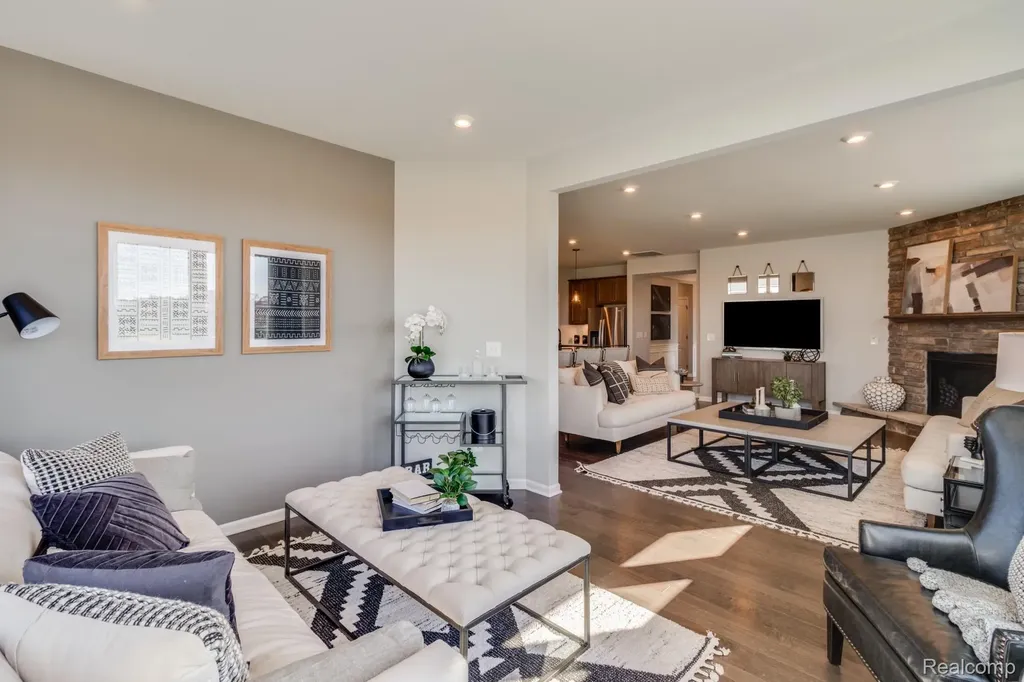320 Dragonstone Court Lake Orion Village MI 48259