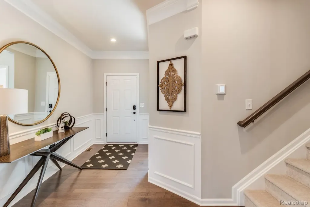 320 Dragonstone Court Lake Orion Village MI 48259