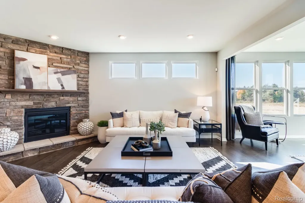 320 Dragonstone Court Lake Orion Village MI 48259