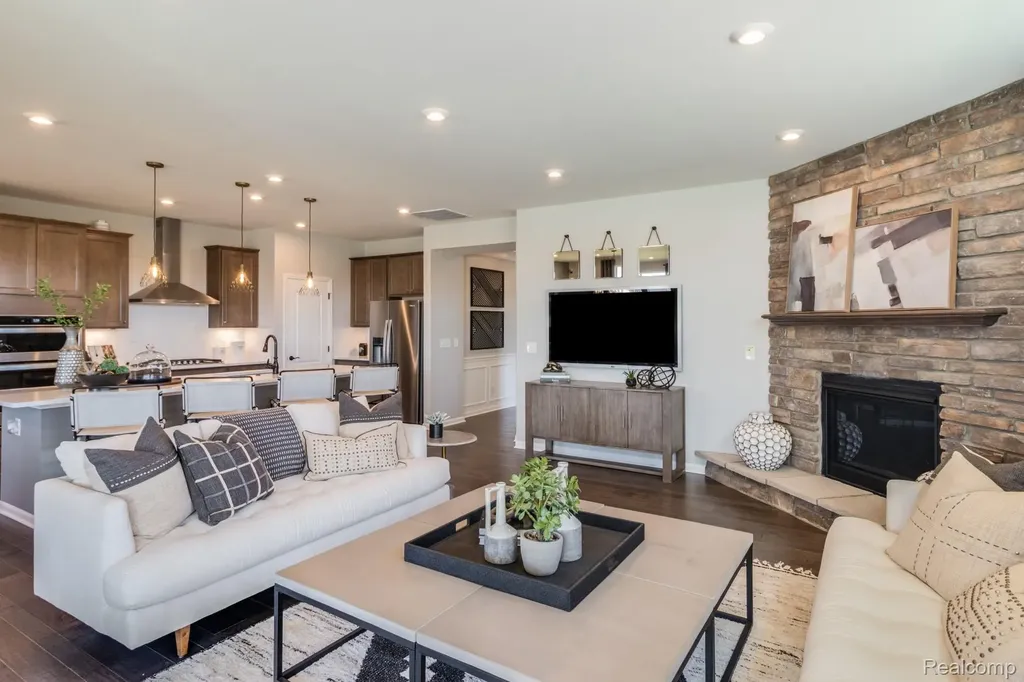 320 Dragonstone Court Lake Orion Village MI 48259