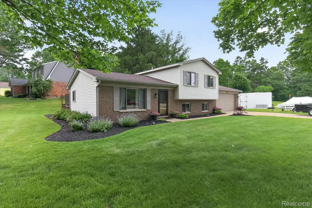 4903 Cape Town Highland Charter Township MI 48356