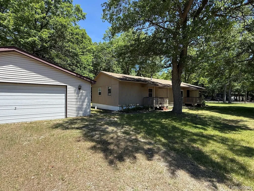 5680 Oakridge Drive Caseville Township MI 48725