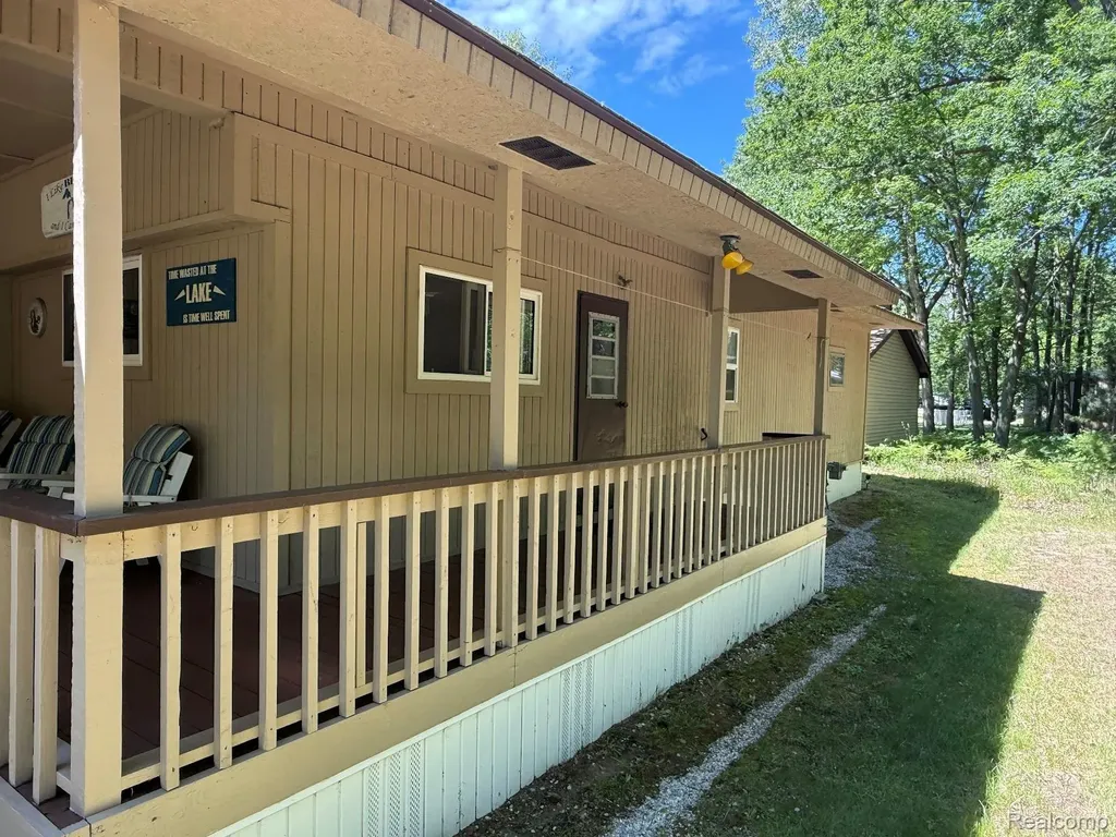 5680 Oakridge Drive Caseville Township MI 48725