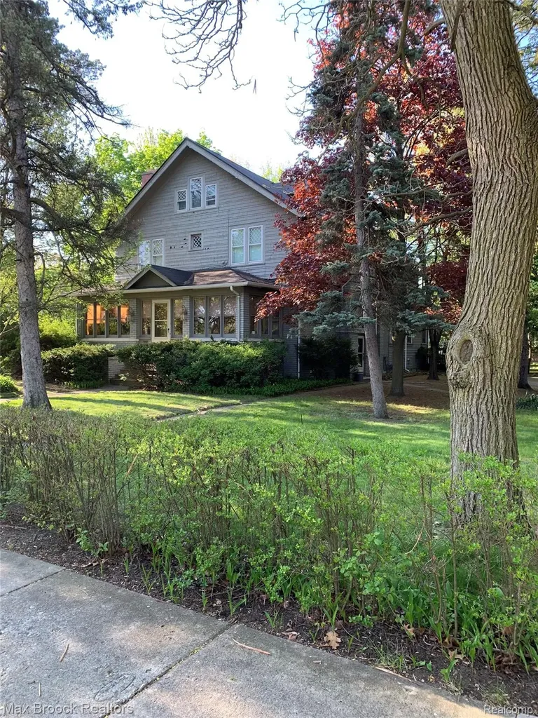 11 Poplar Park Boulevard Pleasant Ridge City MI 48069