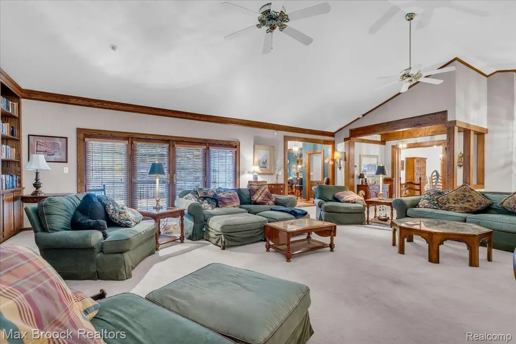 11 Poplar Park Boulevard Pleasant Ridge City MI 48069