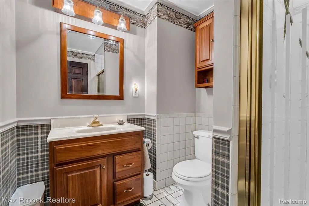 11 Poplar Park Boulevard Pleasant Ridge City MI 48069