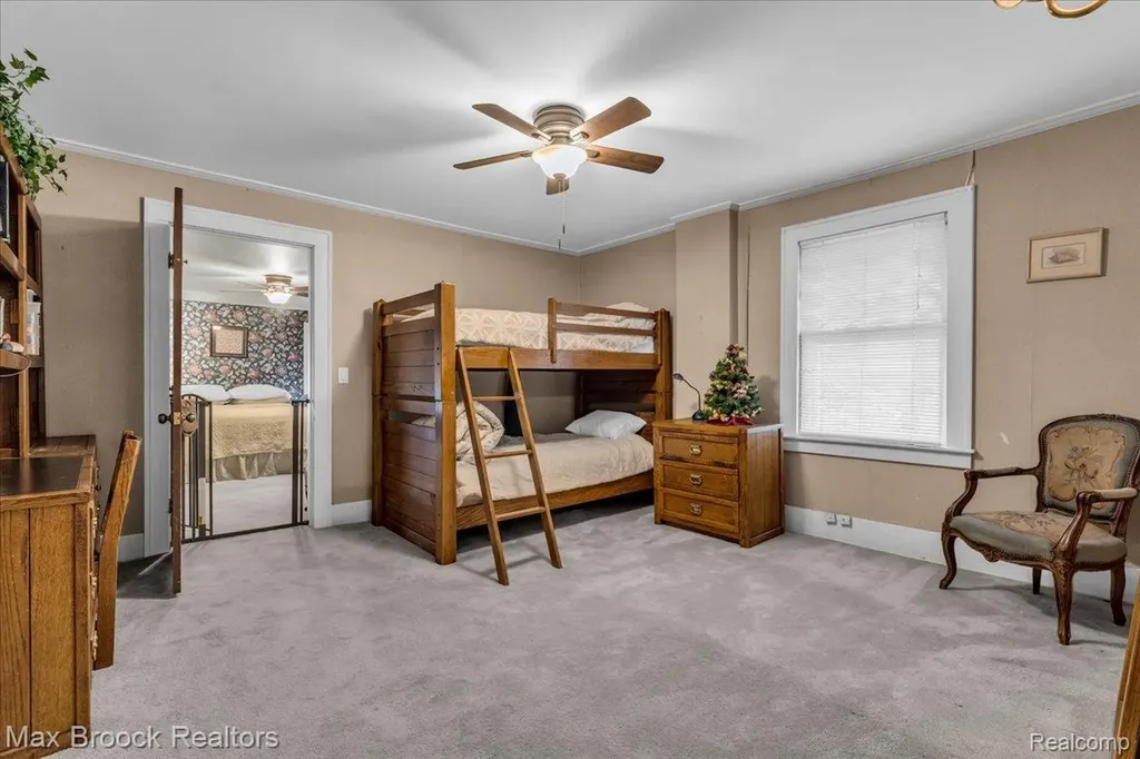 11 Poplar Park Boulevard Pleasant Ridge City MI 48069