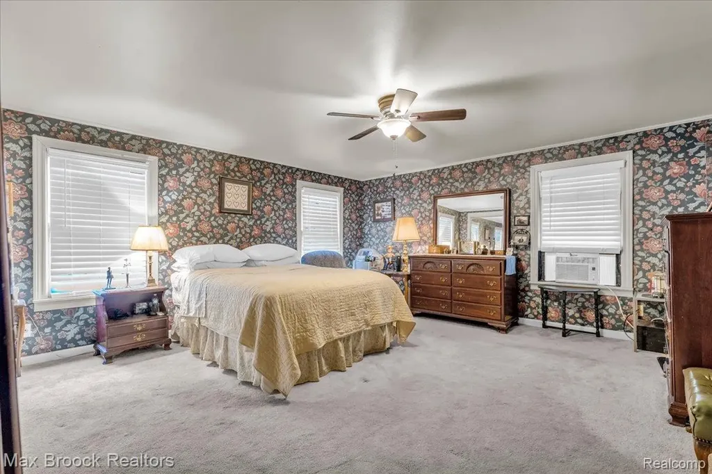 11 Poplar Park Boulevard Pleasant Ridge City MI 48069