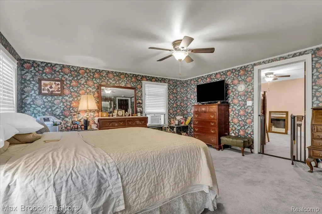 11 Poplar Park Boulevard Pleasant Ridge City MI 48069