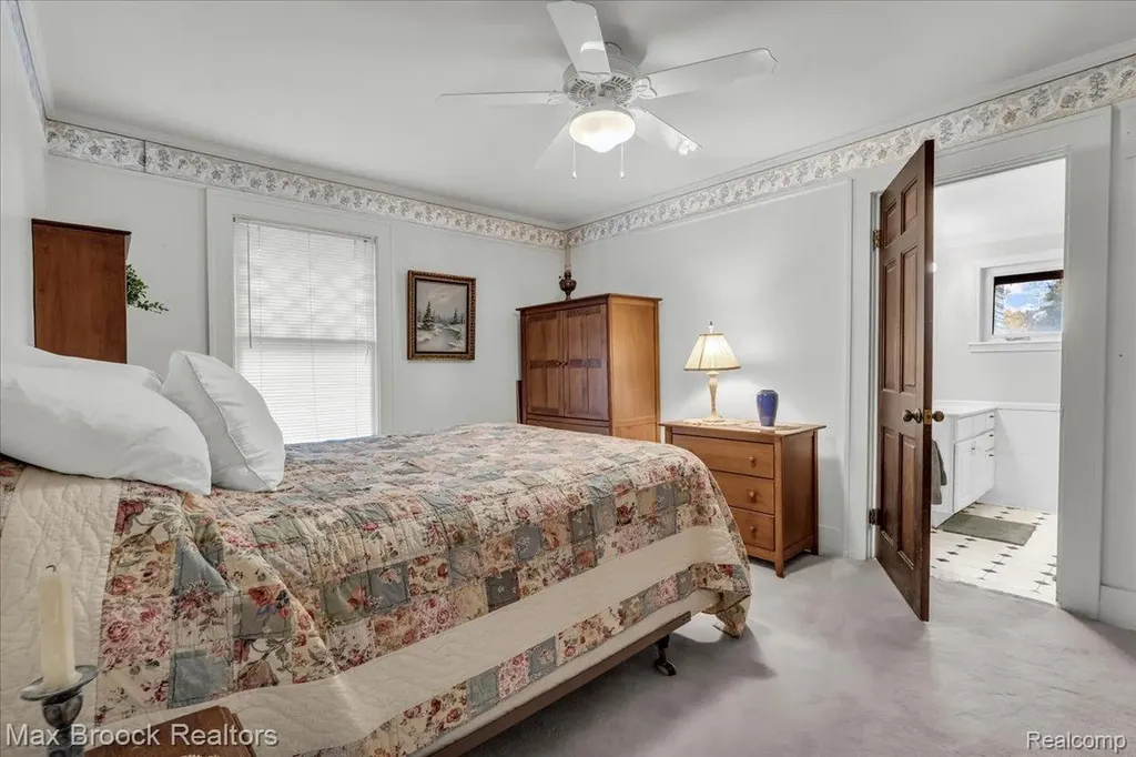11 Poplar Park Boulevard Pleasant Ridge City MI 48069