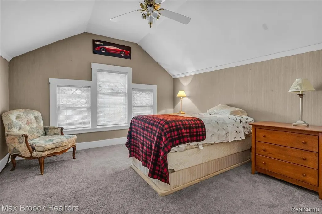 11 Poplar Park Boulevard Pleasant Ridge City MI 48069
