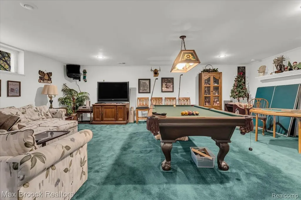 11 Poplar Park Boulevard Pleasant Ridge City MI 48069