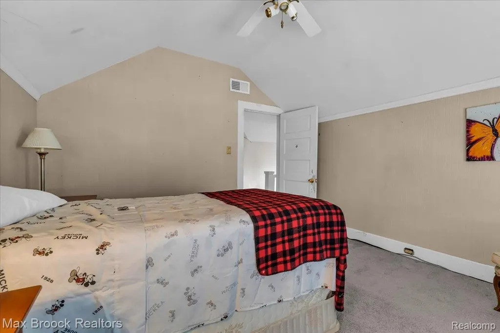 11 Poplar Park Boulevard Pleasant Ridge City MI 48069