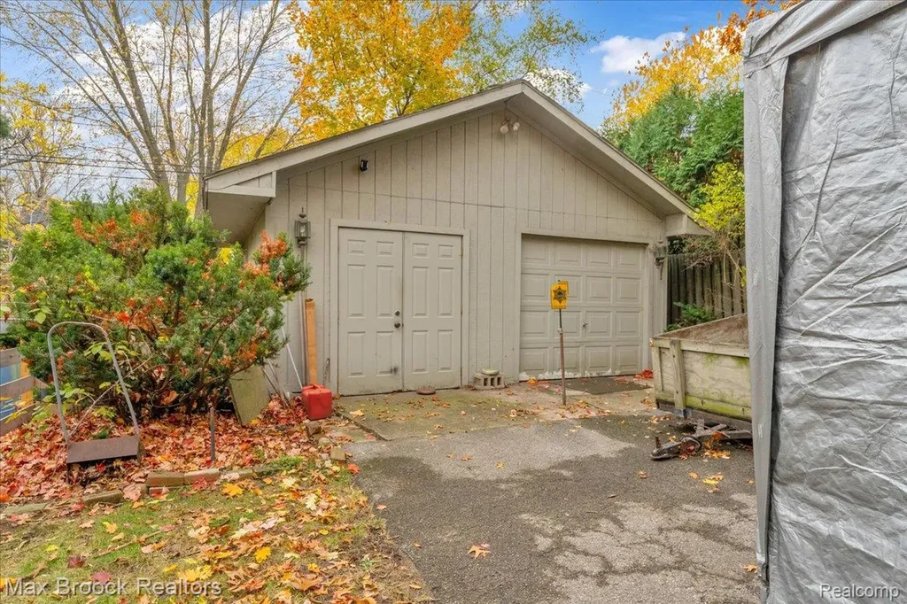 11 Poplar Park Boulevard Pleasant Ridge City MI 48069