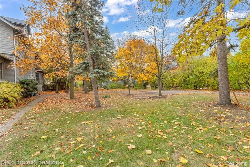 11 Poplar Park Boulevard Pleasant Ridge City MI 48069