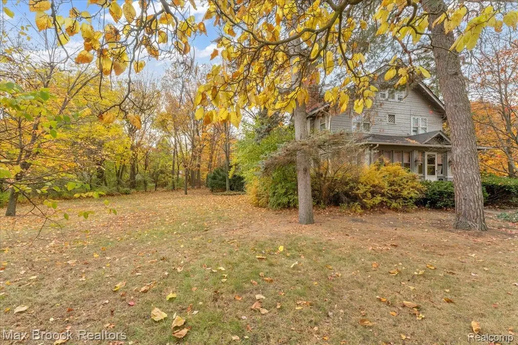 11 Poplar Park Boulevard Pleasant Ridge City MI 48069