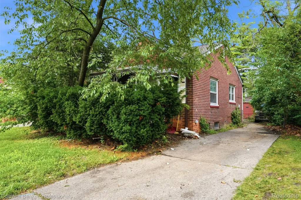18262 Lindsay Street Detroit City MI 48235