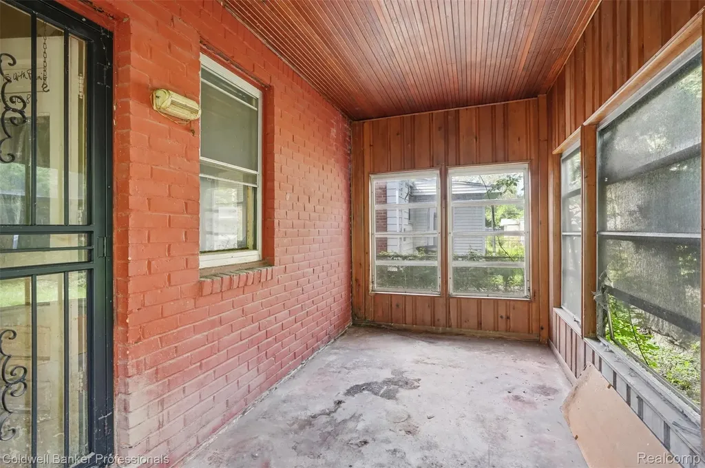 18262 Lindsay Street Detroit City MI 48235