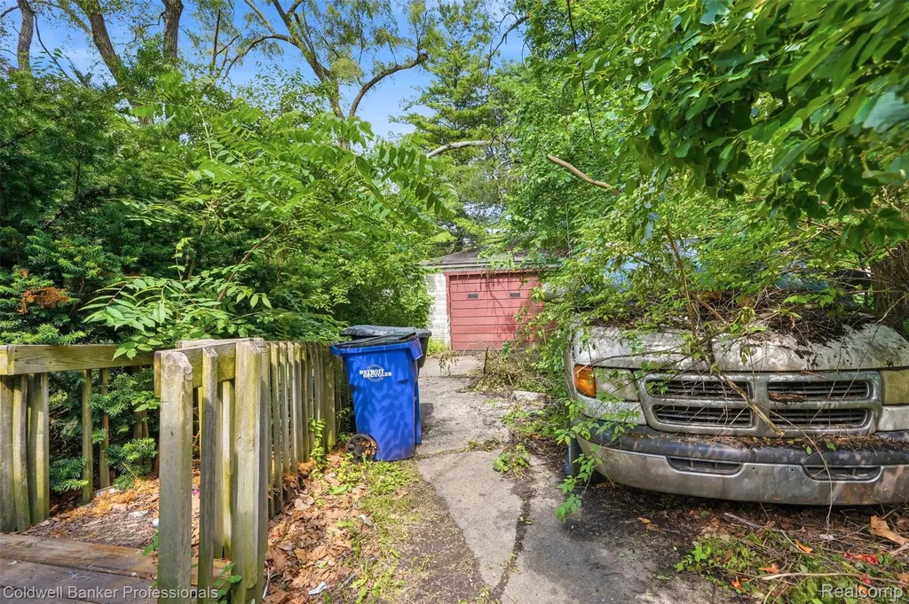 18262 Lindsay Street Detroit City MI 48235