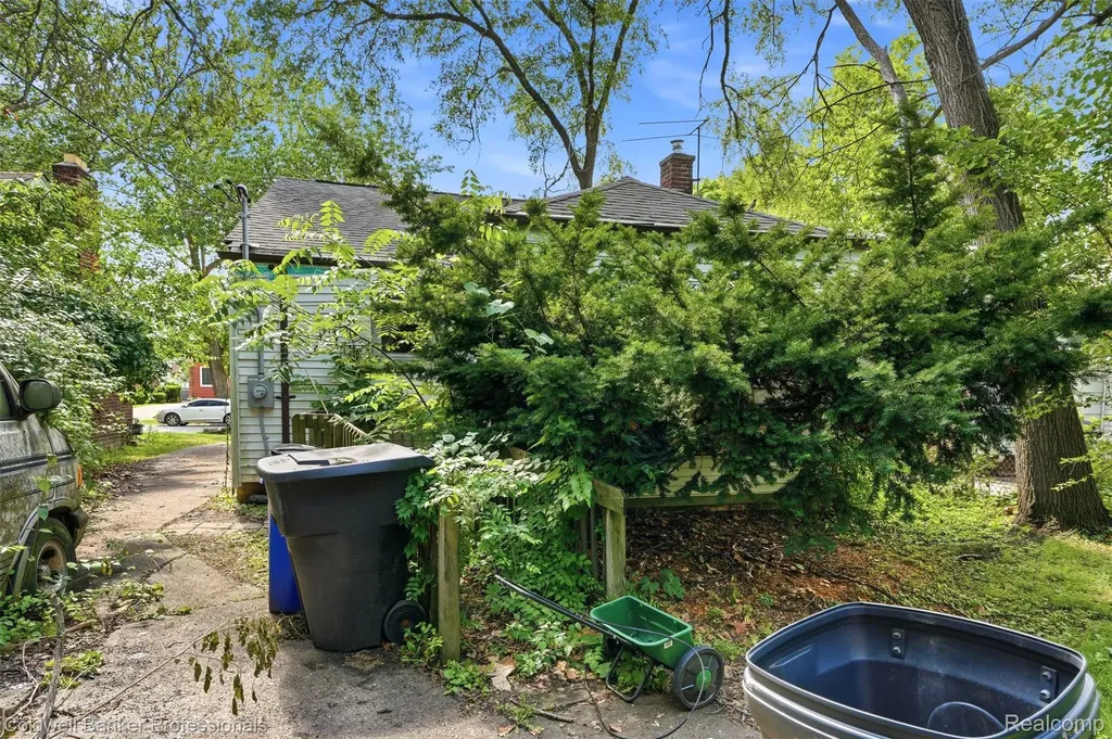 18262 Lindsay Street Detroit City MI 48235