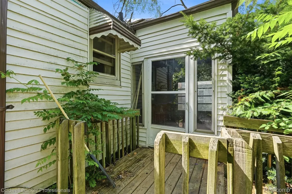 18262 Lindsay Street Detroit City MI 48235