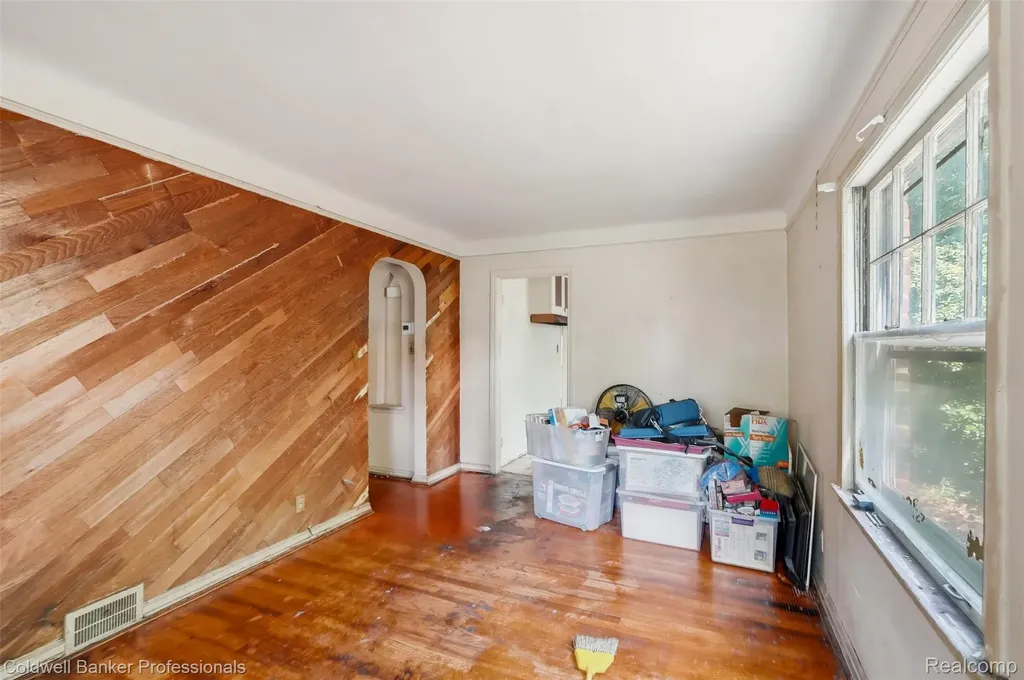 18262 Lindsay Street Detroit City MI 48235