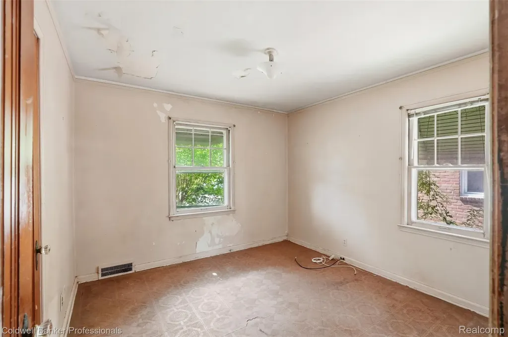 18262 Lindsay Street Detroit City MI 48235