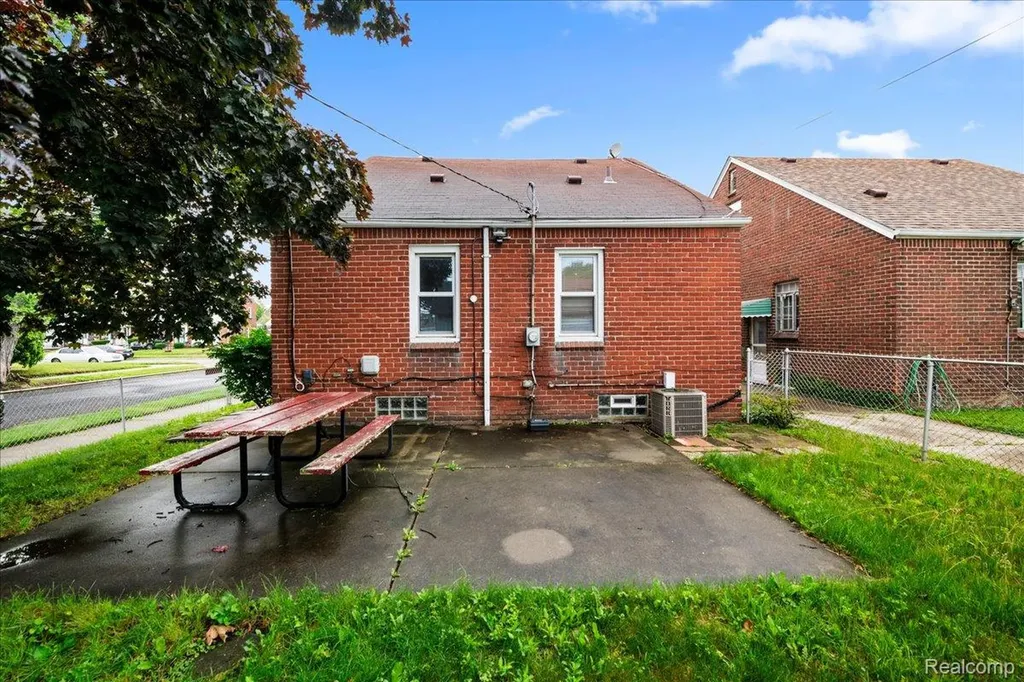 18400 Griggs Street NW Detroit City MI 48221