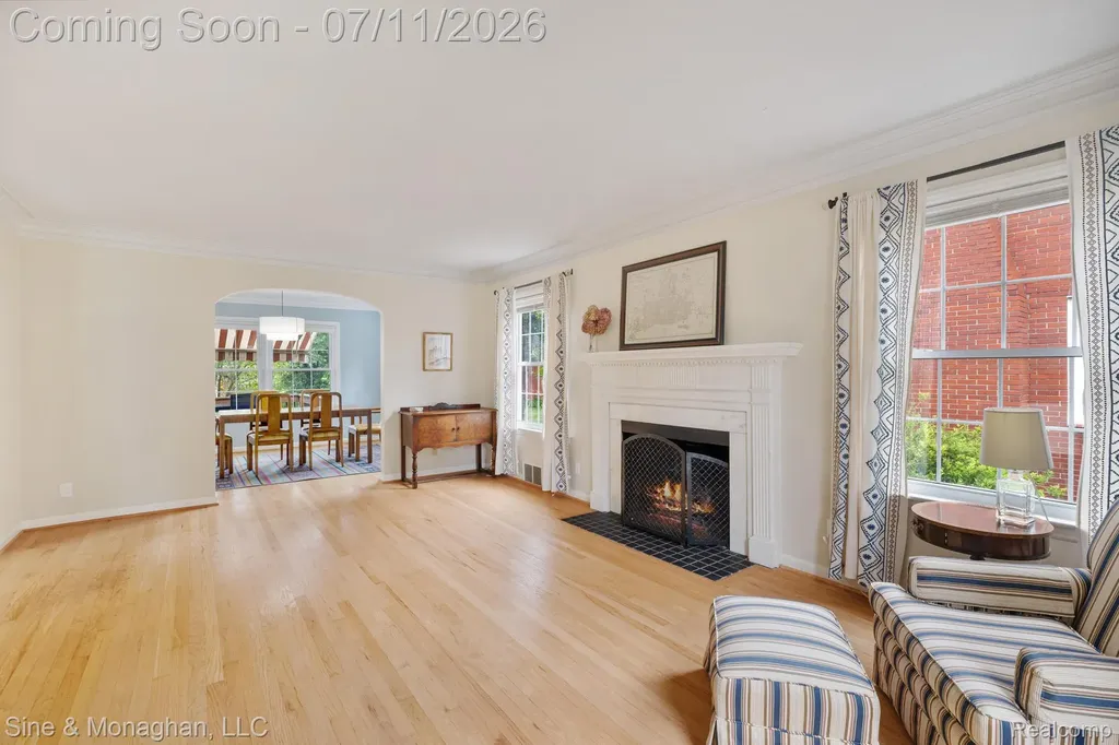 679 Neff Road Grosse Pointe City MI 48230