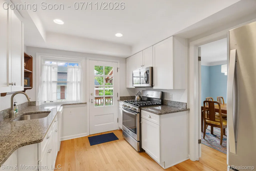 679 Neff Road Grosse Pointe City MI 48230