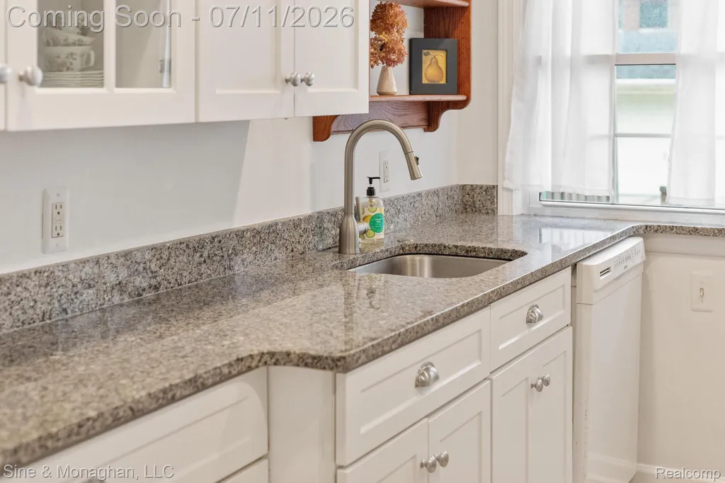 679 Neff Road Grosse Pointe City MI 48230