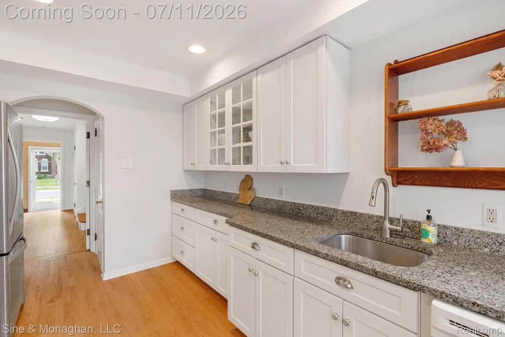679 Neff Road Grosse Pointe City MI 48230