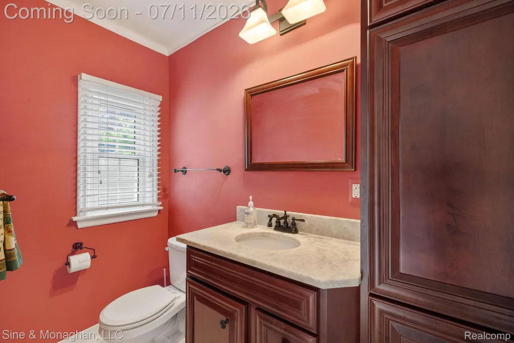 679 Neff Road Grosse Pointe City MI 48230