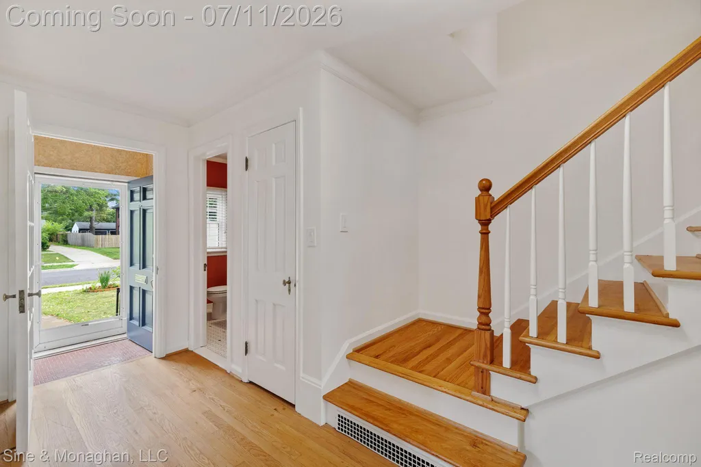 679 Neff Road Grosse Pointe City MI 48230